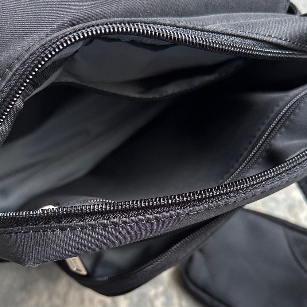 Anti-Theft Travel Bag | Crossbody Backpack | RFID Pocket - Picture 5 of 9